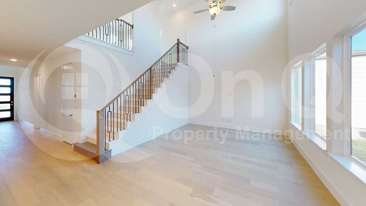 7013 Lathrop Ln - Photo 6 of 27