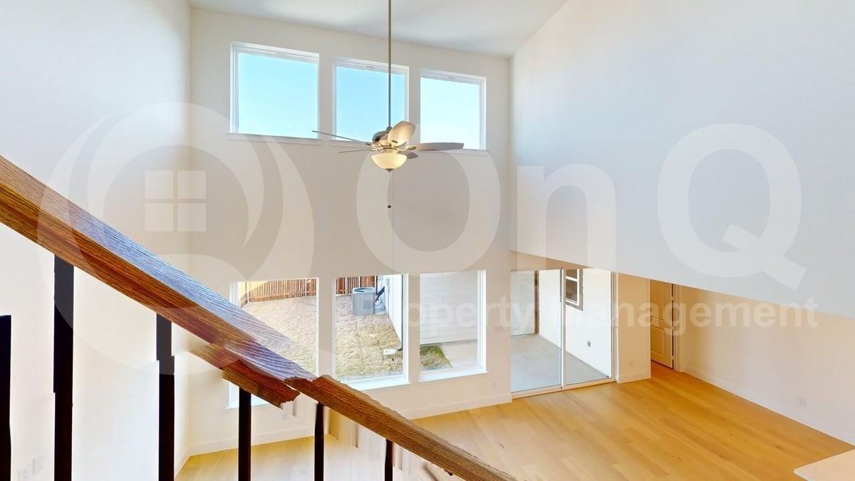 7013 Lathrop Ln - Photo 7 of 27