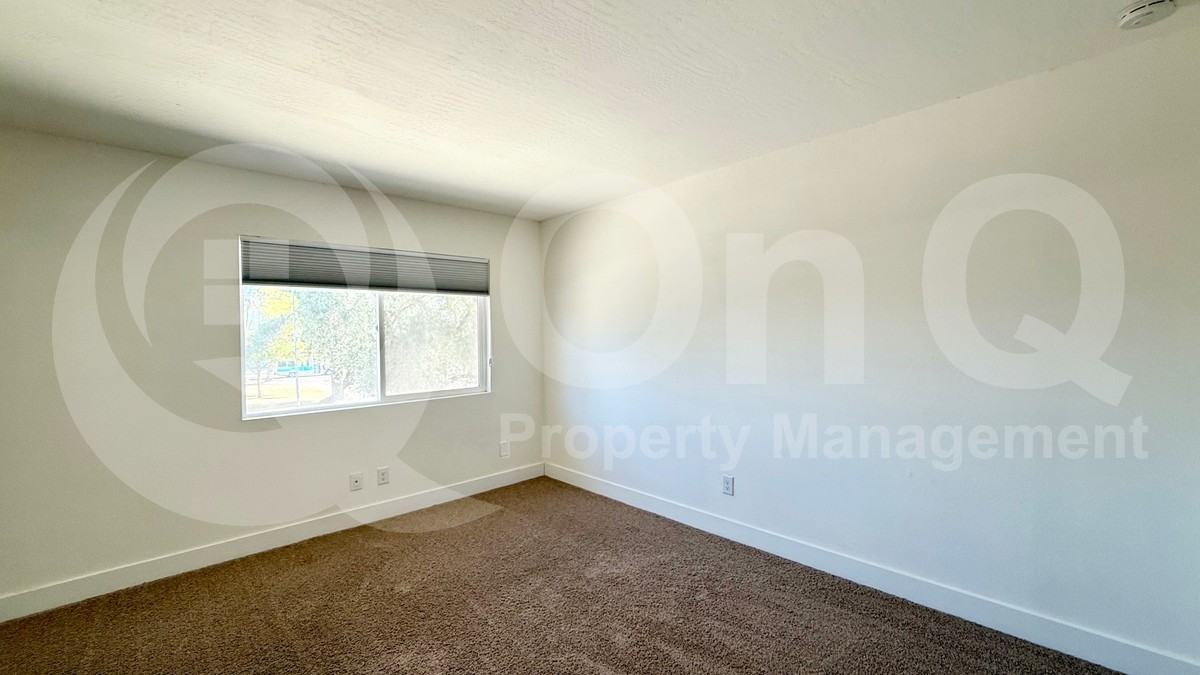 7618 N 19th Dr - Photo 4 of 18