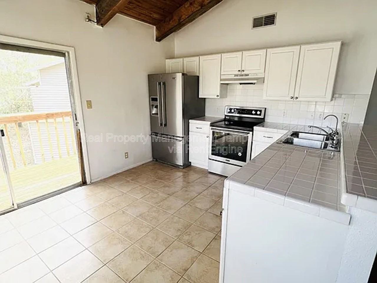 805 Saint Petersburg Dr W - Photo 6 of 17