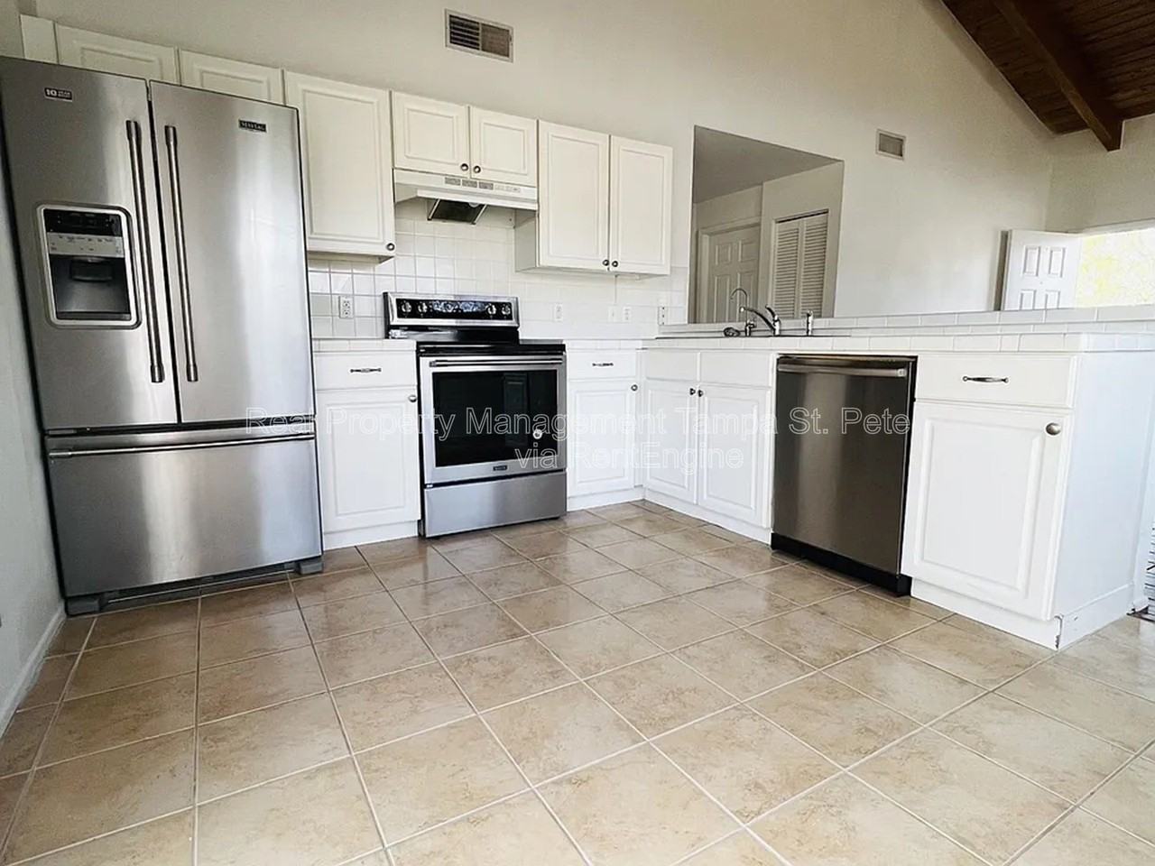 805 Saint Petersburg Dr W - Photo 7 of 17