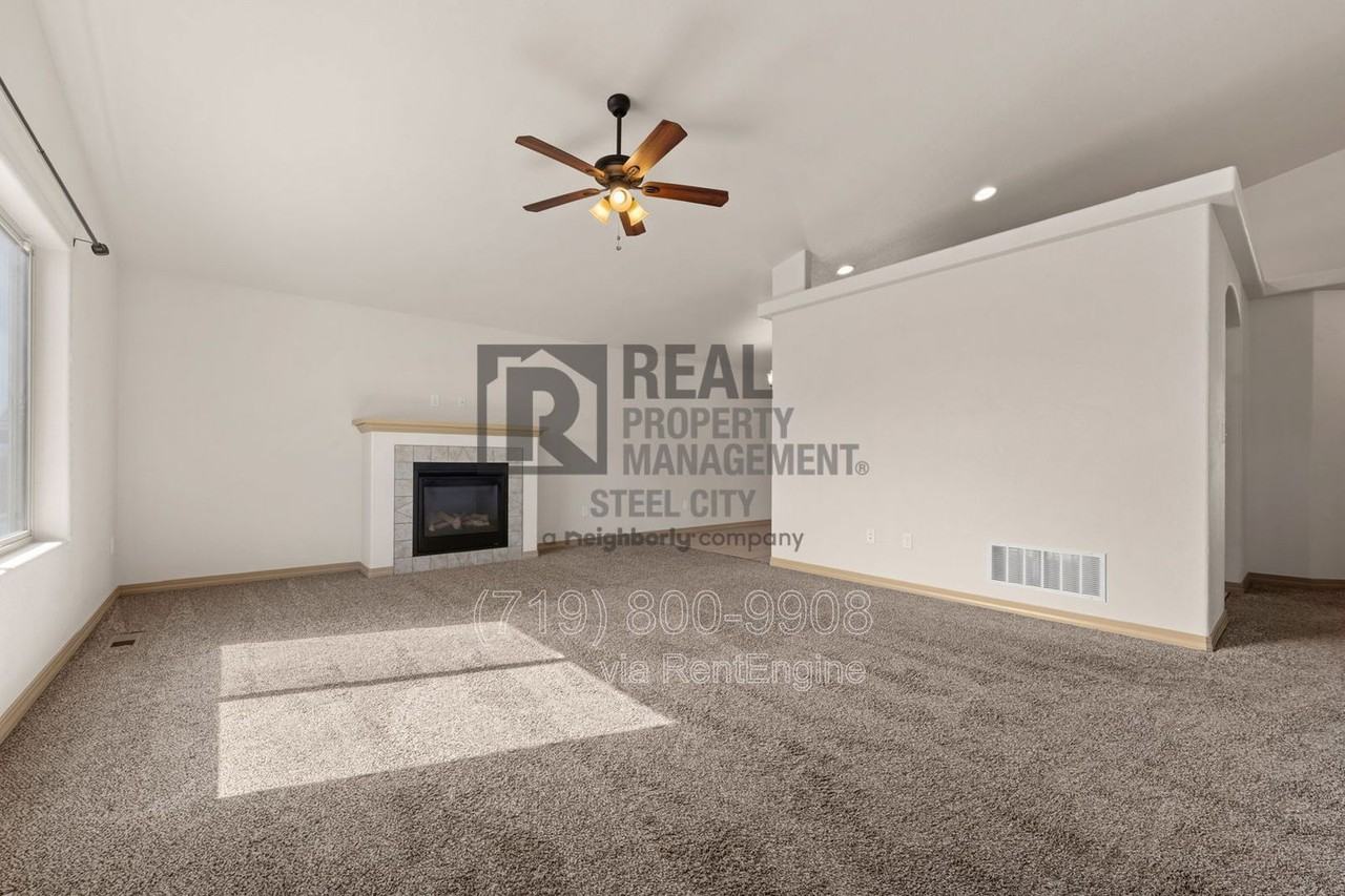 21 Arrowsmith Dr - Photo 4 of 28