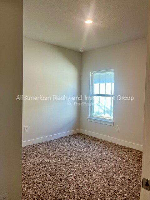 1905 Noleka Ct - Photo 5 of 31