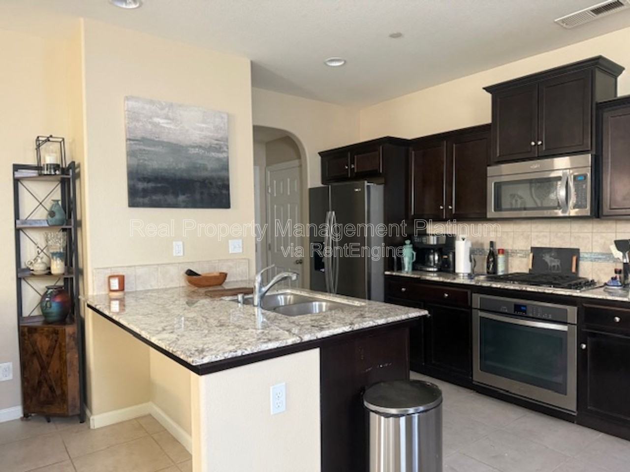 1532 N Sanders Ave - Photo 2 of 11