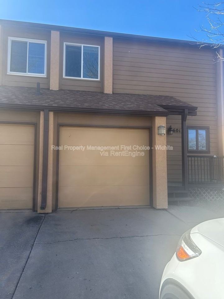 2405 S Capri Ln #601 - Photo 2 of 4