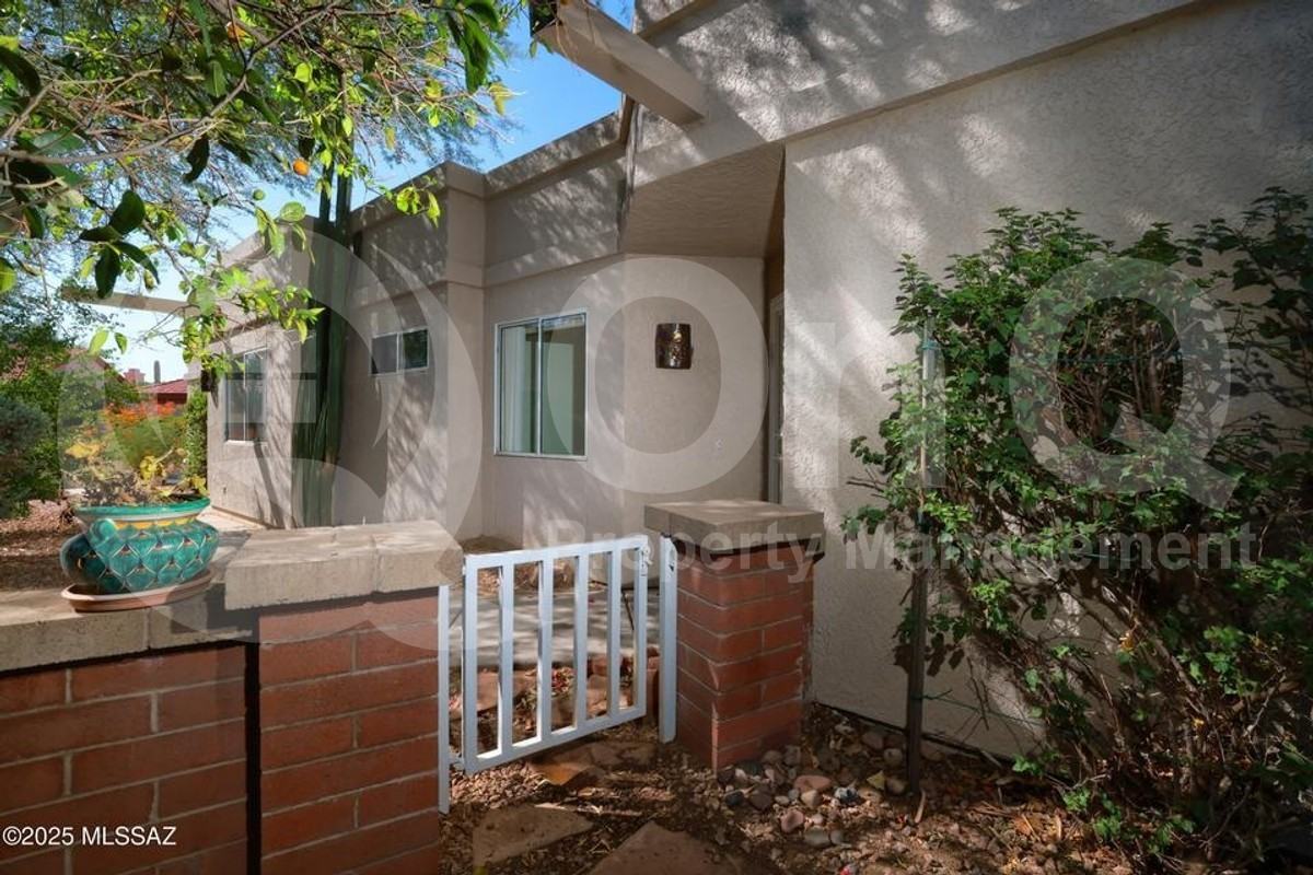 8740 N Johnny Miller Dr - Photo 5 of 12