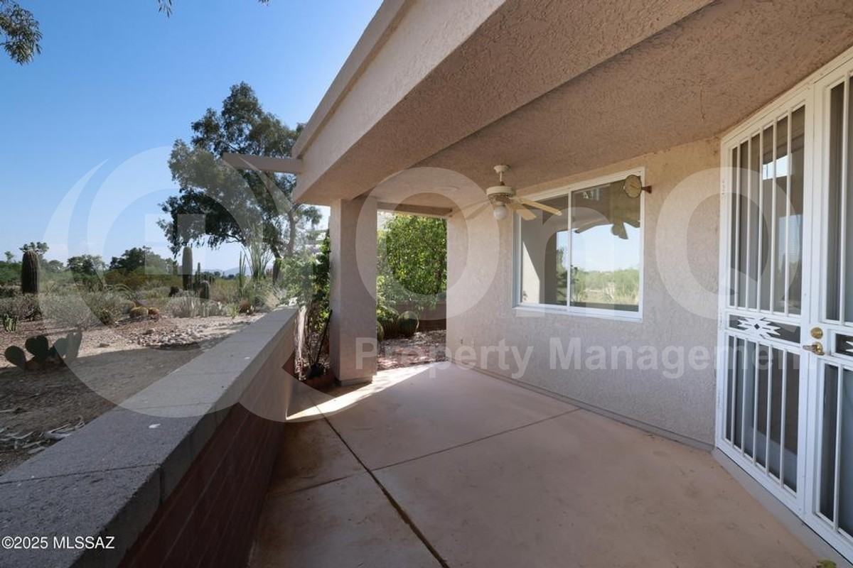 8740 N Johnny Miller Dr - Photo 7 of 12