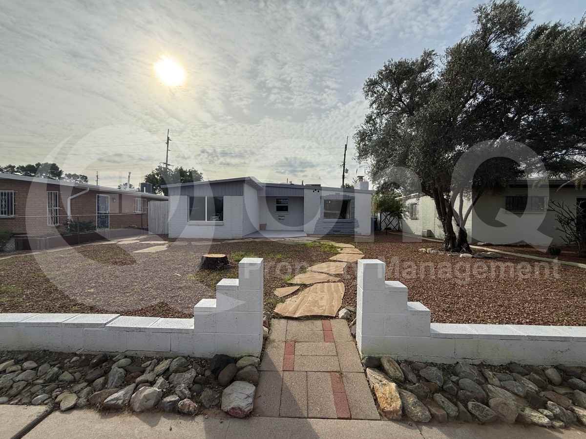 3014 E 19th St - Photo 2 of 25