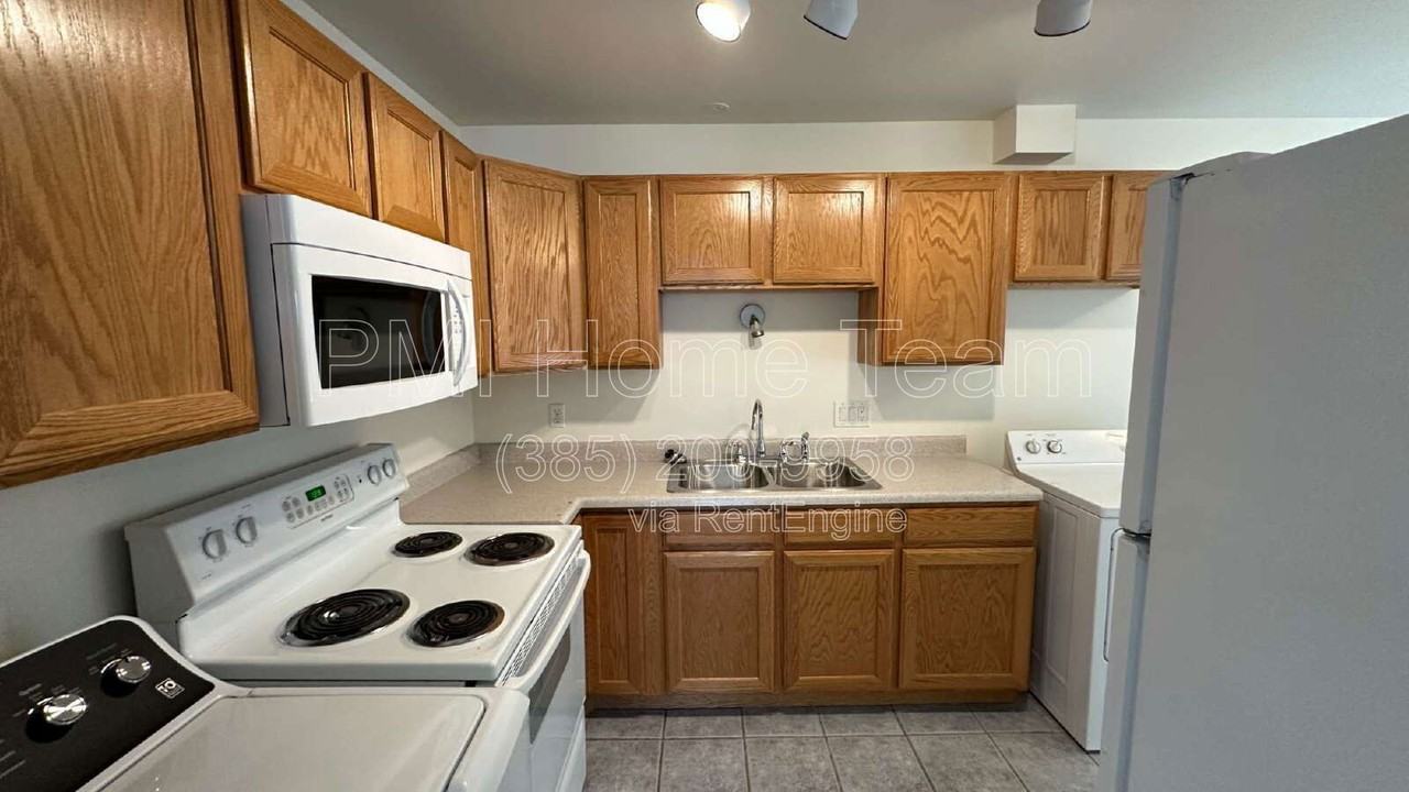 1908 W 4975 S #1 - Photo 4 of 9