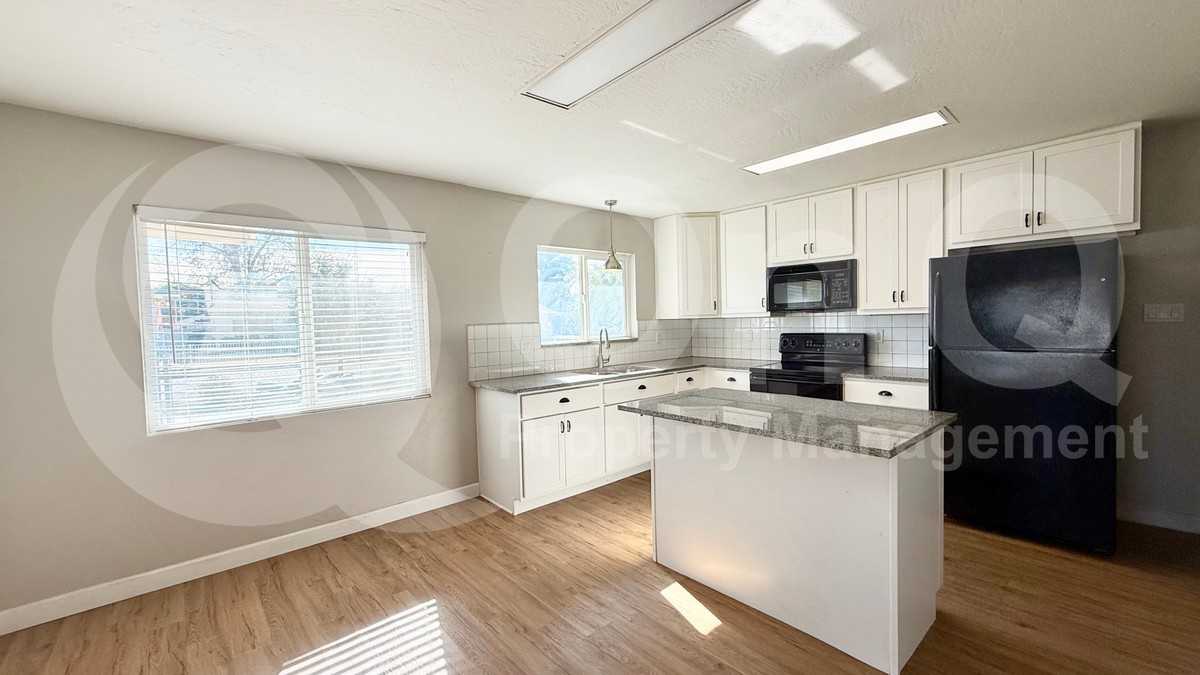 5938 W Ocotillo Rd - Photo 3 of 14