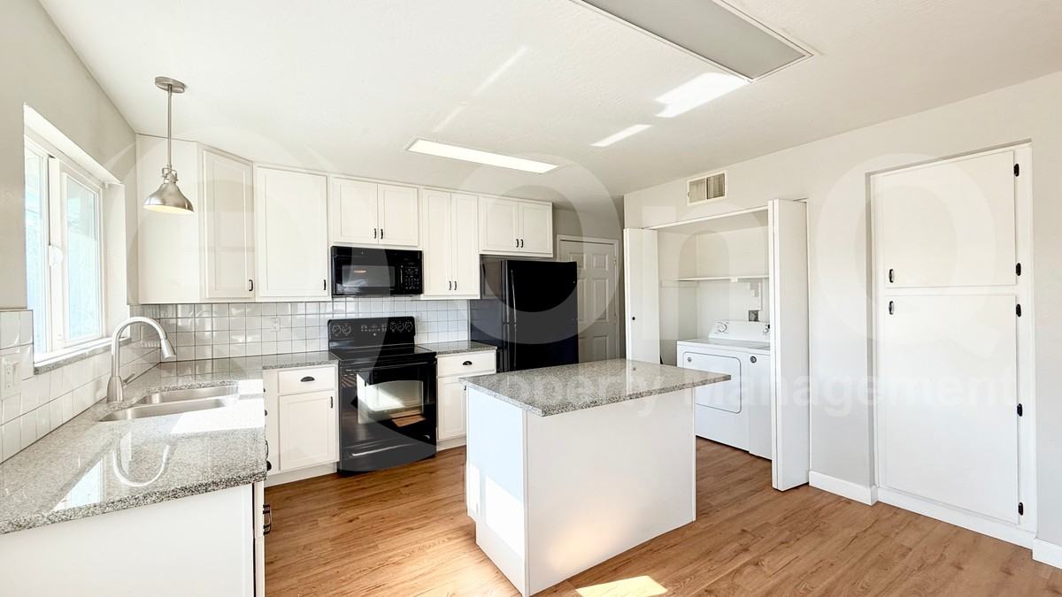 5938 W Ocotillo Rd - Photo 4 of 14