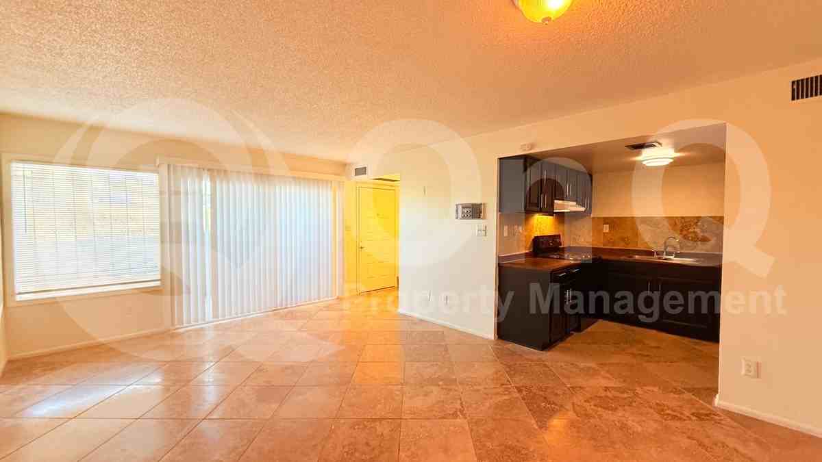 2664 N 43rd Ave #C - Photo 3 of 21