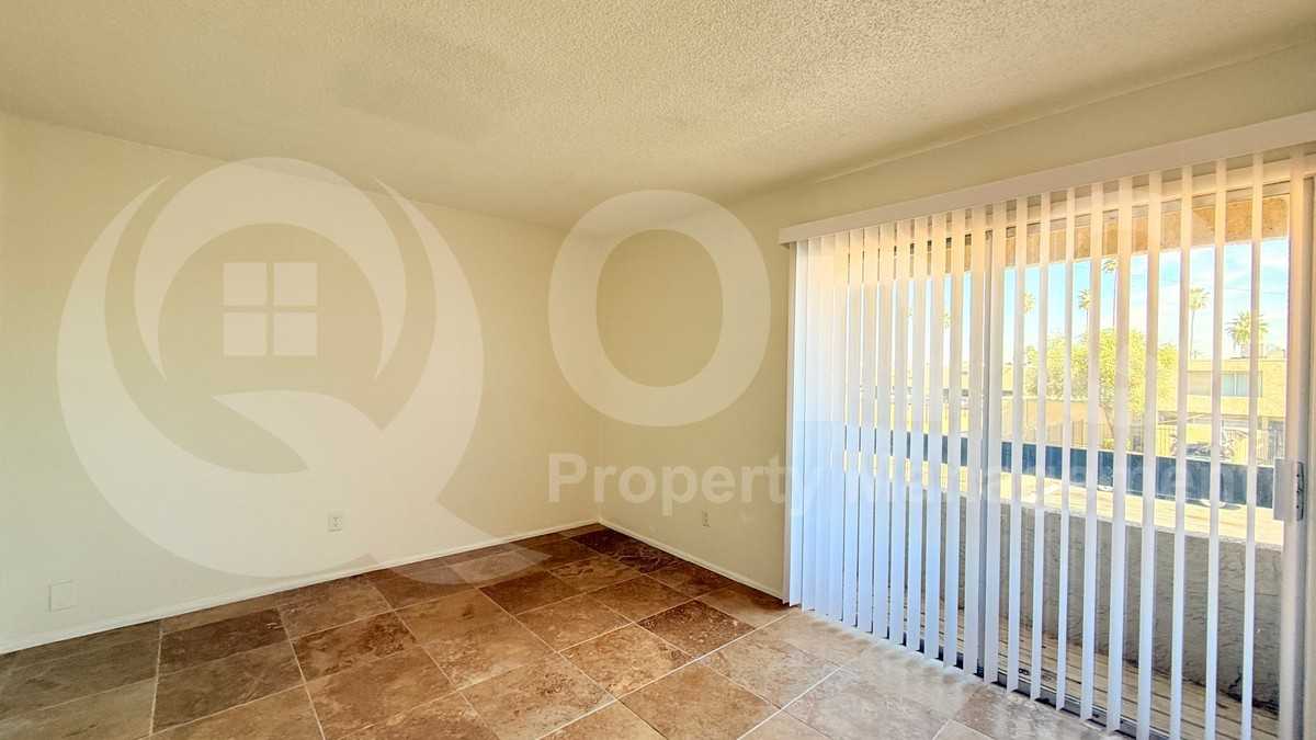 2664 N 43rd Ave #C - Photo 4 of 21