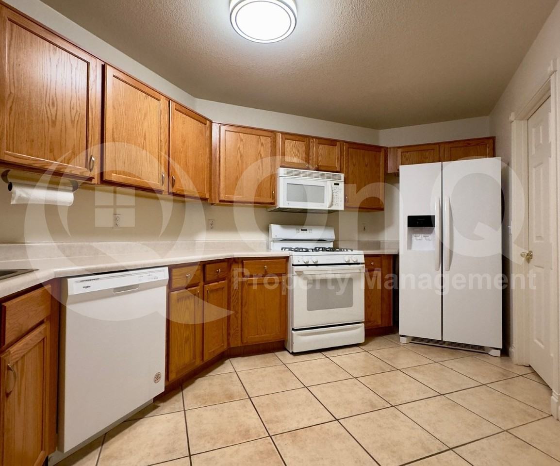 10366 E Roywood Way - Photo 5 of 23