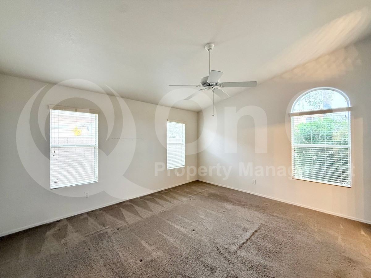 10335 N 58th Ln - Photo 7 of 15