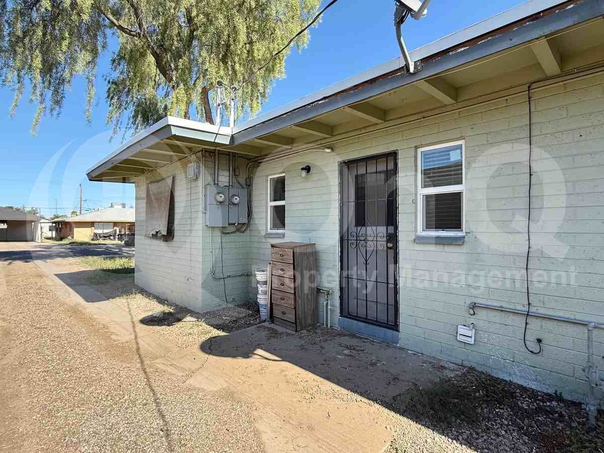 709 W 1st St #1 - Photo 2 of 19