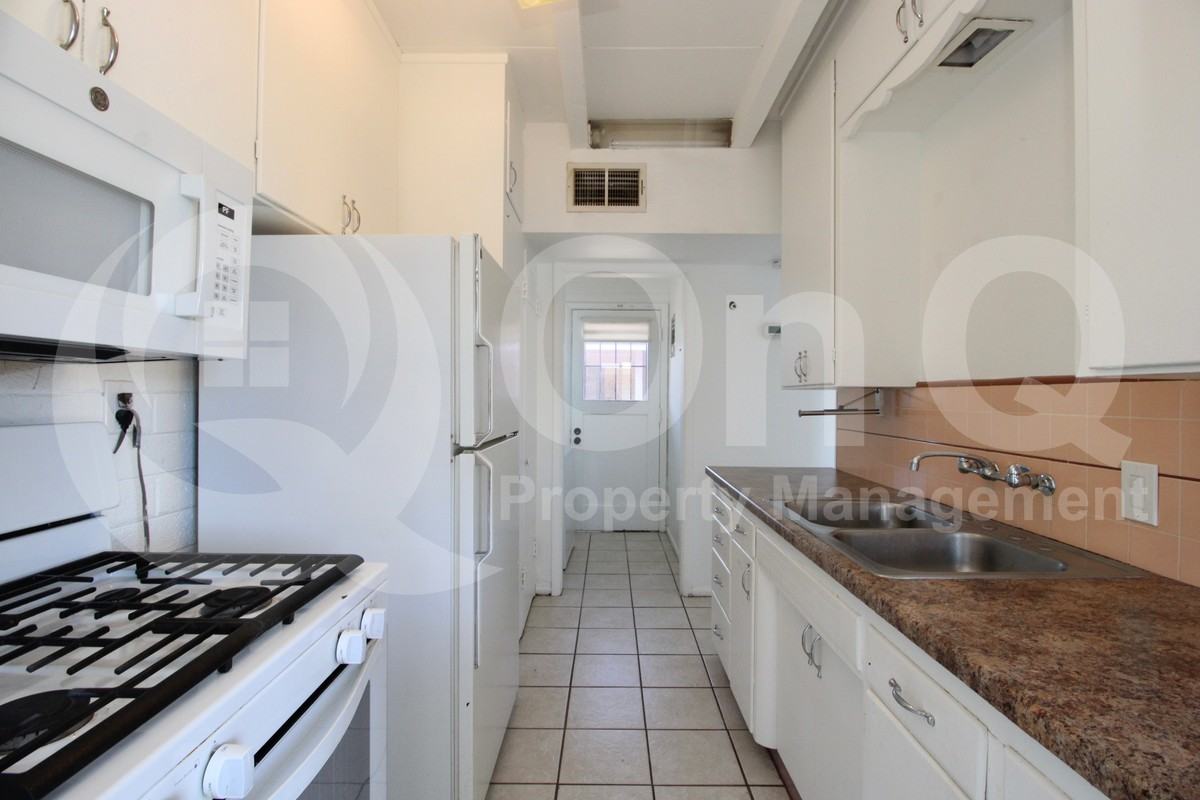 709 W 1st St #1 - Photo 6 of 19