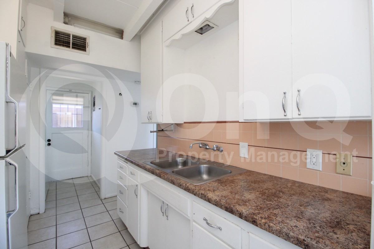 709 W 1st St #1 - Photo 7 of 19