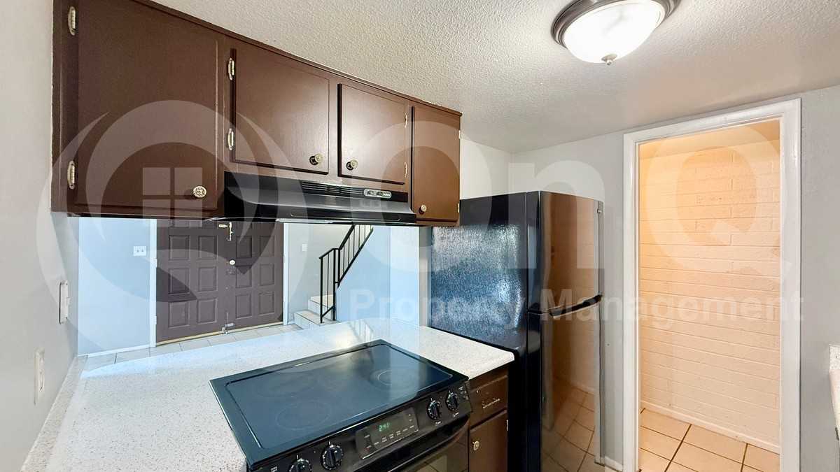 5312 W Hearn Rd - Photo 4 of 16