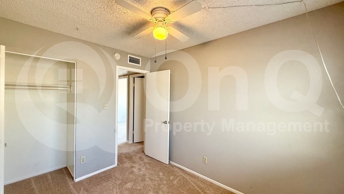 5312 W Hearn Rd - Photo 7 of 16