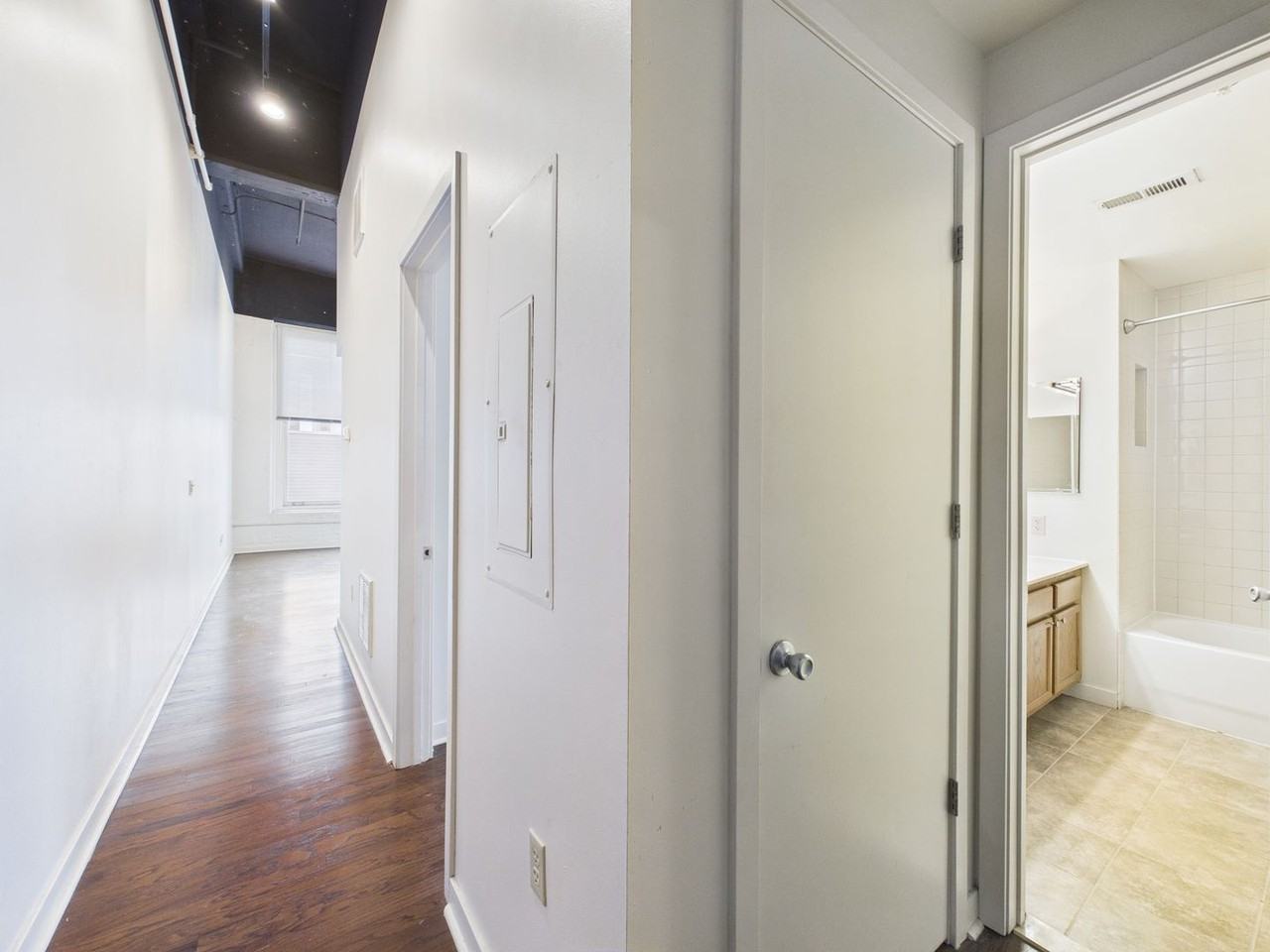 801 Walnut St - Photo 6 of 38