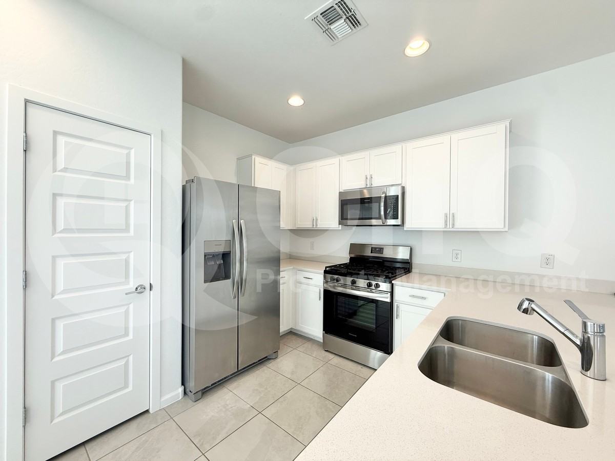 2729 E Trail Blazer Dr - Photo 3 of 21