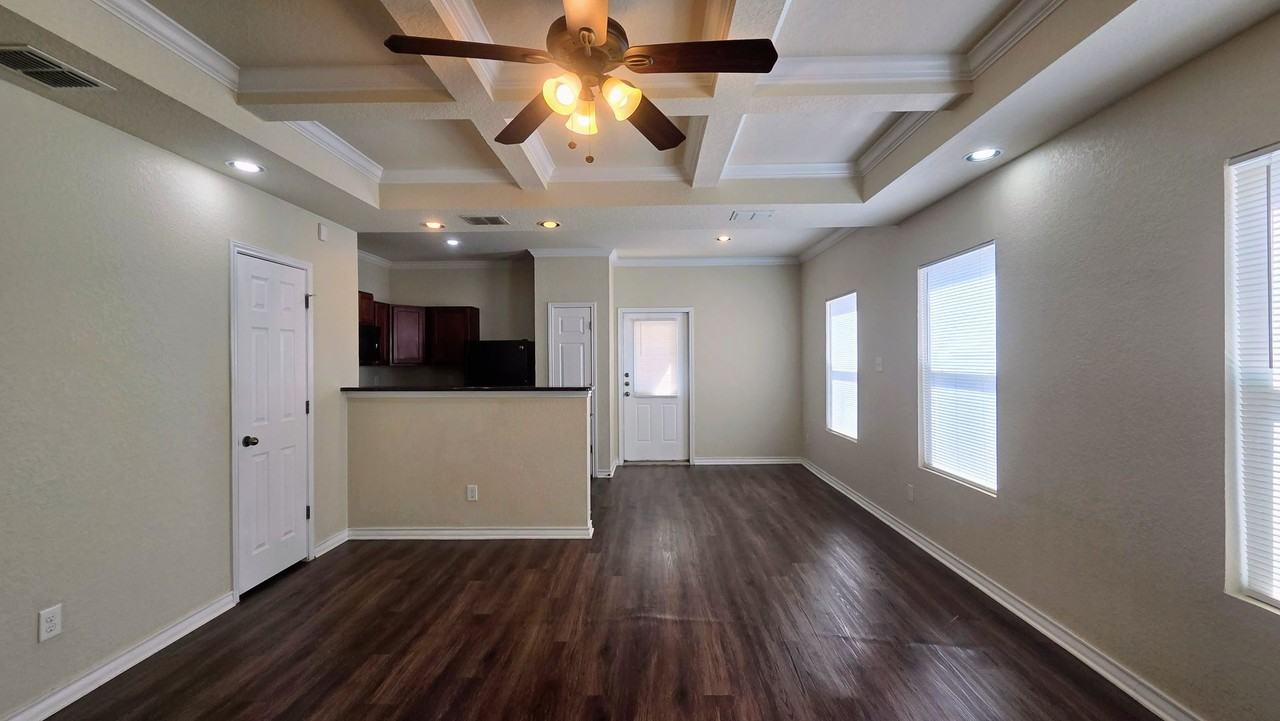 4916 Appleseed Ct - Photo 4 of 48