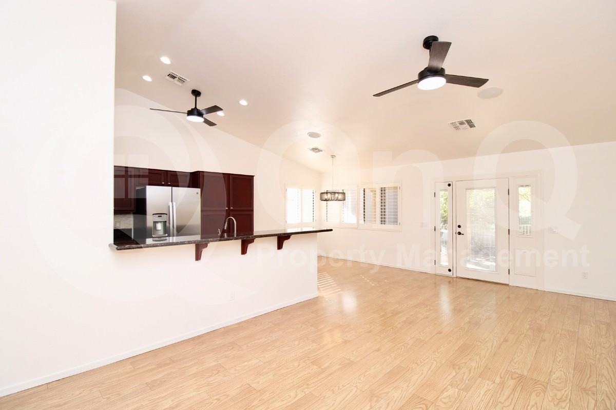 8941 E Minnesota Ave - Photo 7 of 33