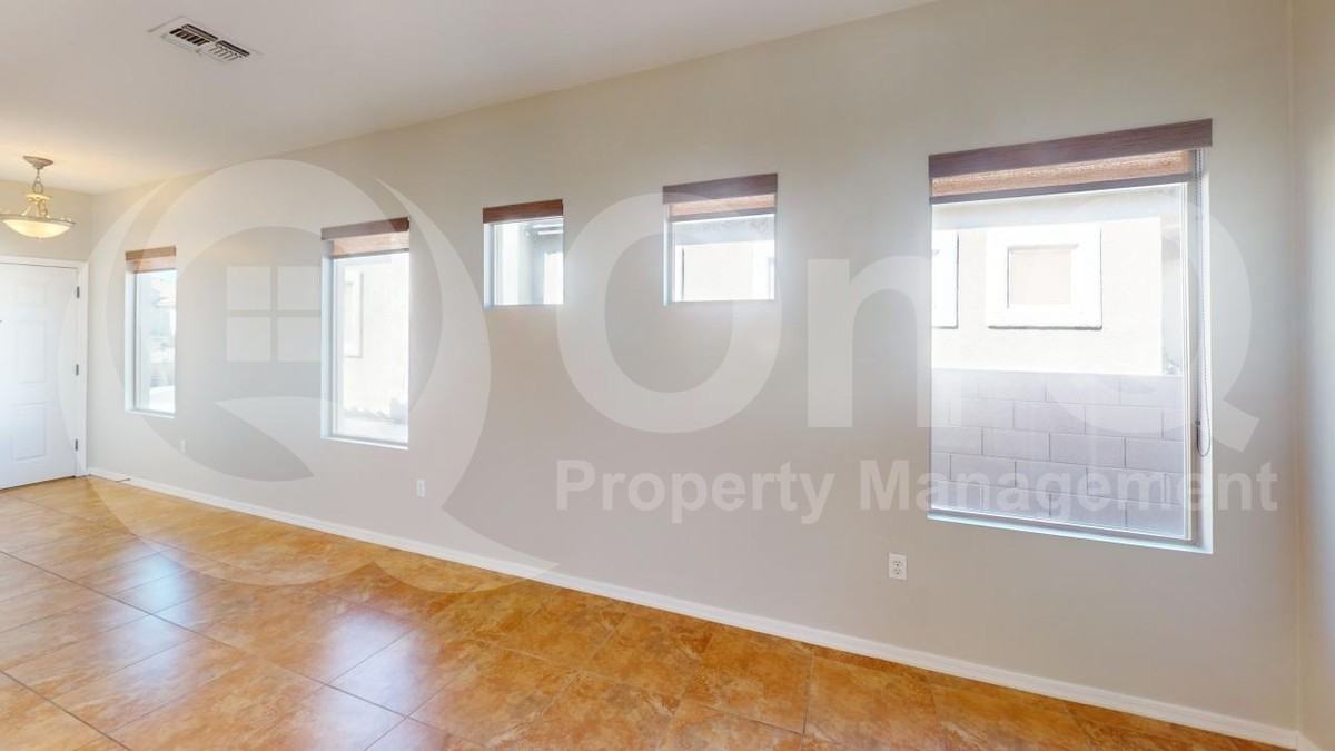 158 W Calle Del Estribo - Photo 7 of 33