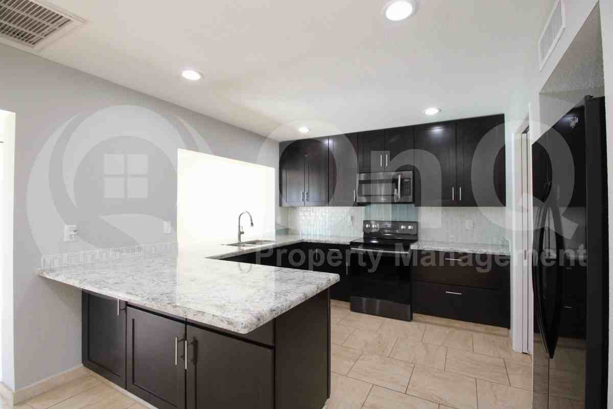 967 W La Jolla Dr - Photo 6 of 33