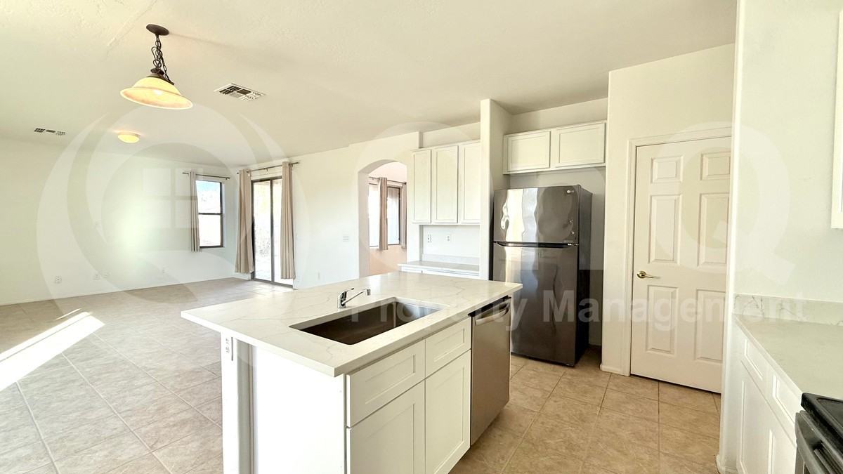 20428 N Jones Dr - Photo 5 of 32