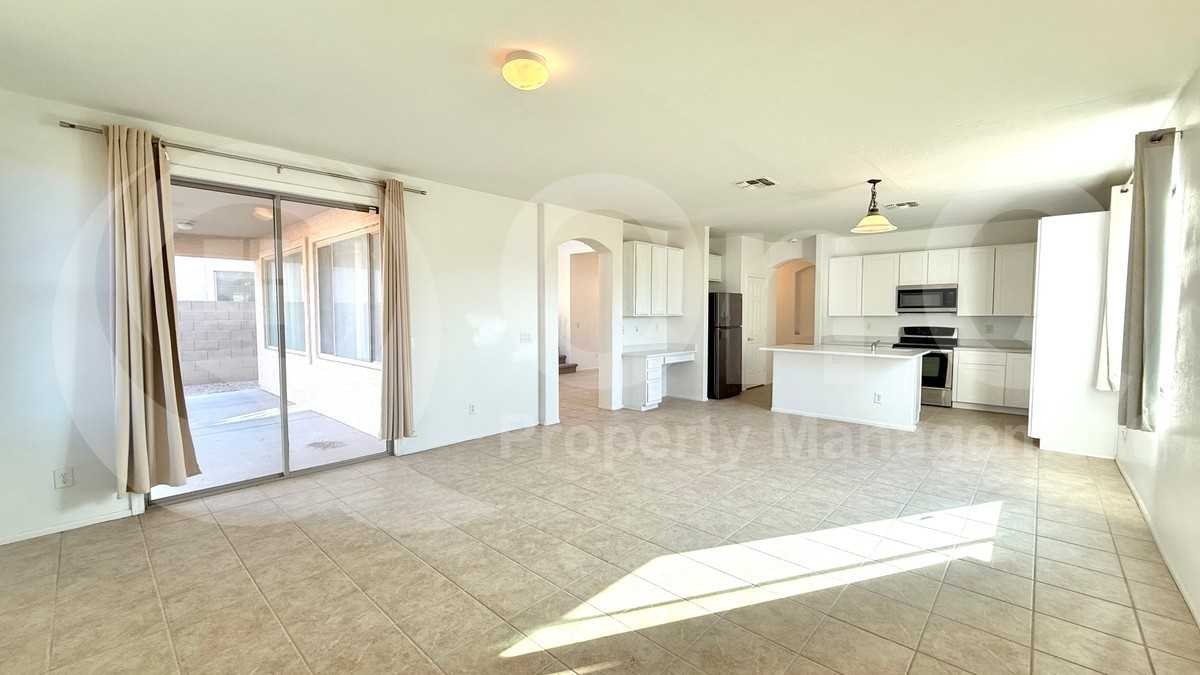 20428 N Jones Dr - Photo 6 of 32