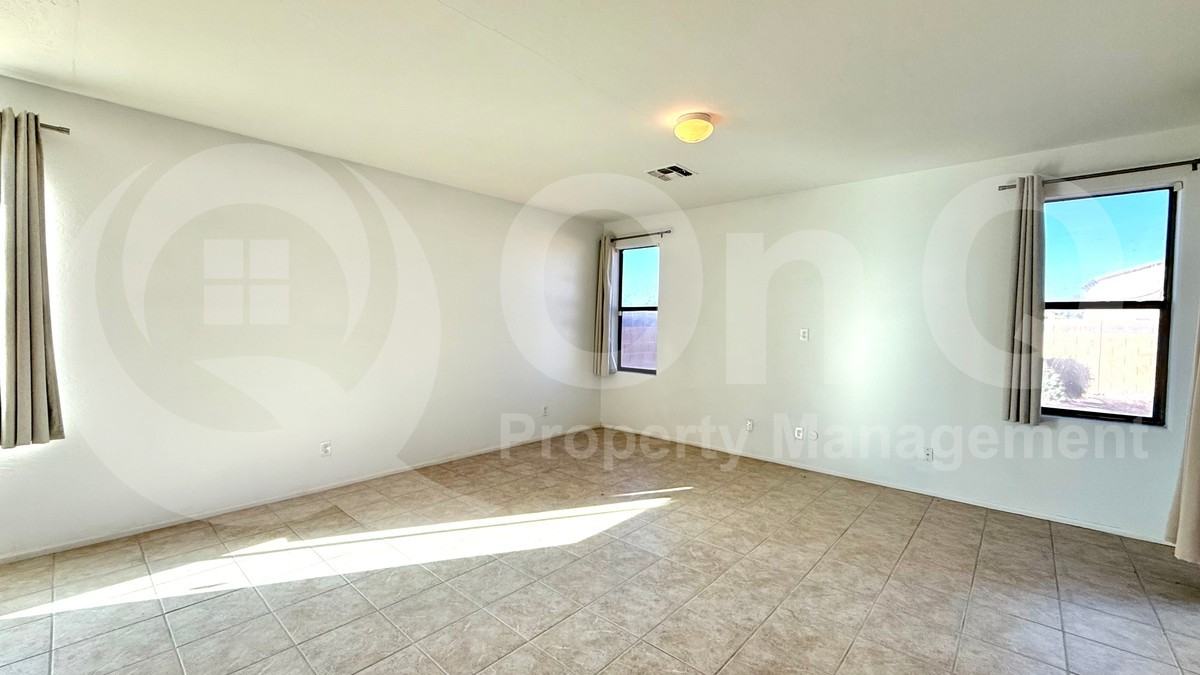 20428 N Jones Dr - Photo 7 of 32