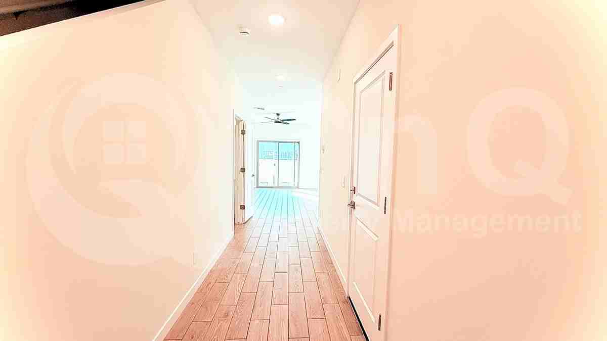 2821 W Red Fox Rd - Photo 5 of 29