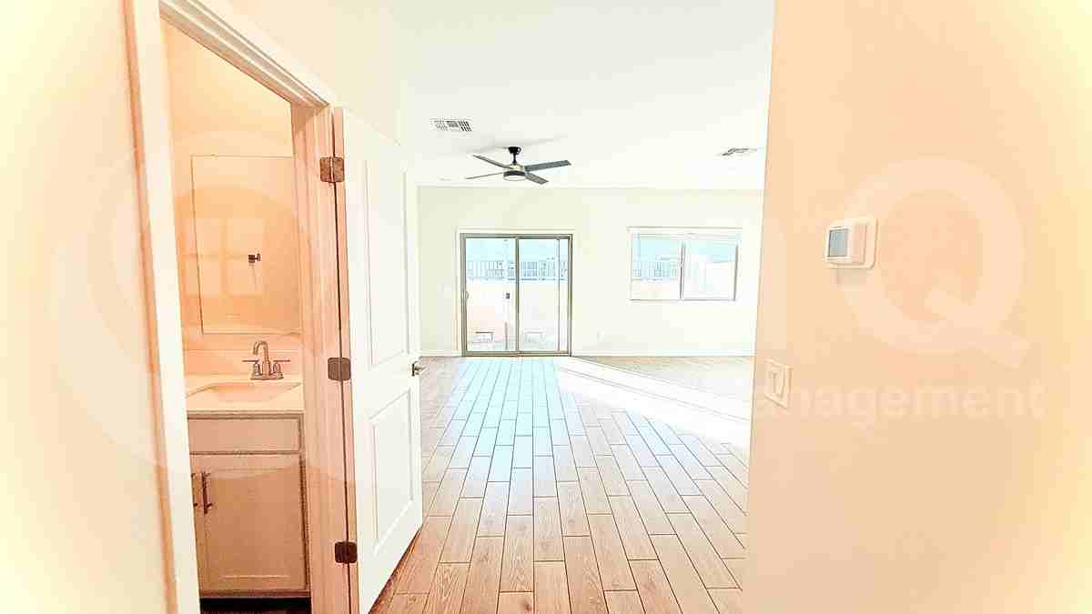 2821 W Red Fox Rd - Photo 6 of 29