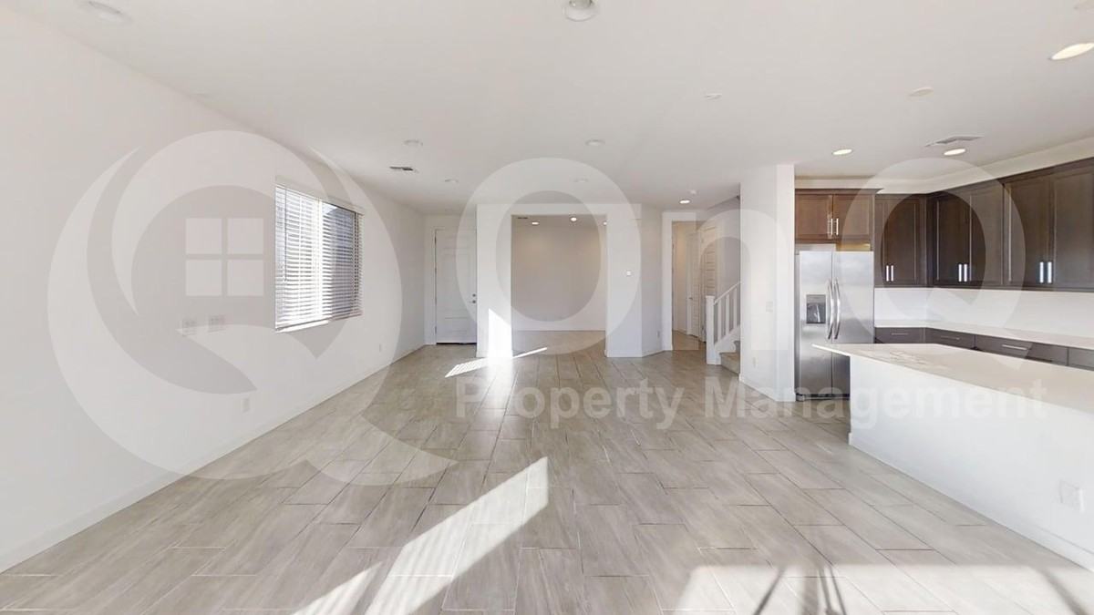 9213 W Roma Ave - Photo 5 of 26