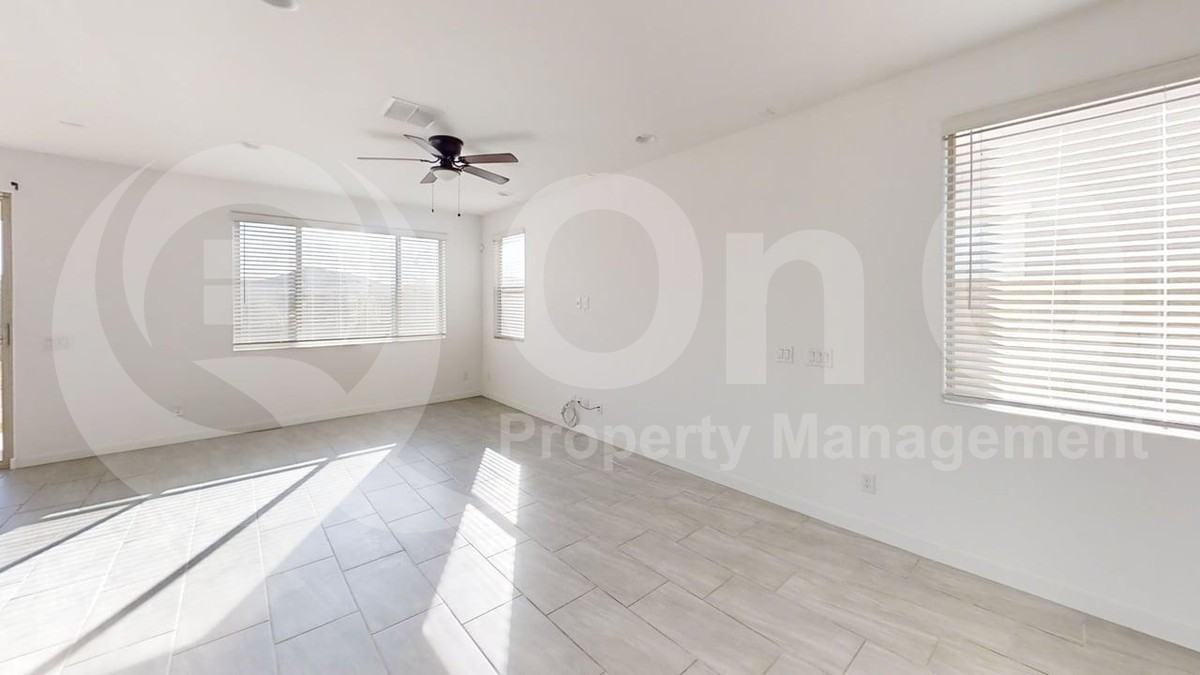 9213 W Roma Ave - Photo 6 of 26