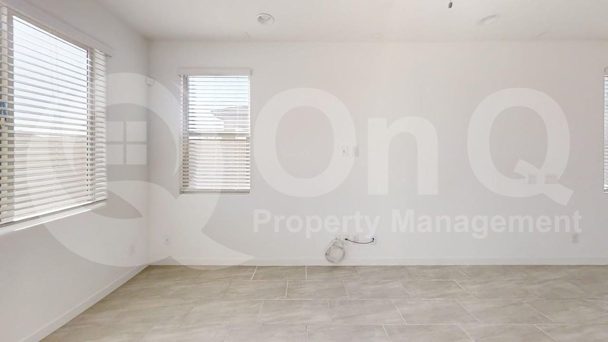 9213 W Roma Ave - Photo 7 of 26