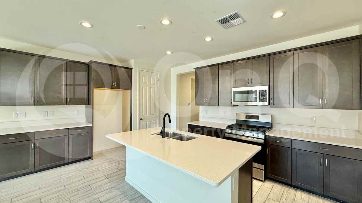 337 E Hawaii Dr - Photo 5 of 24