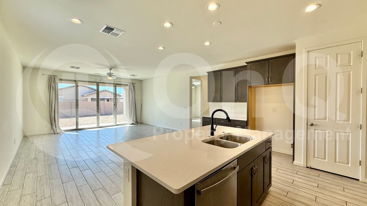 337 E Hawaii Dr - Photo 6 of 24