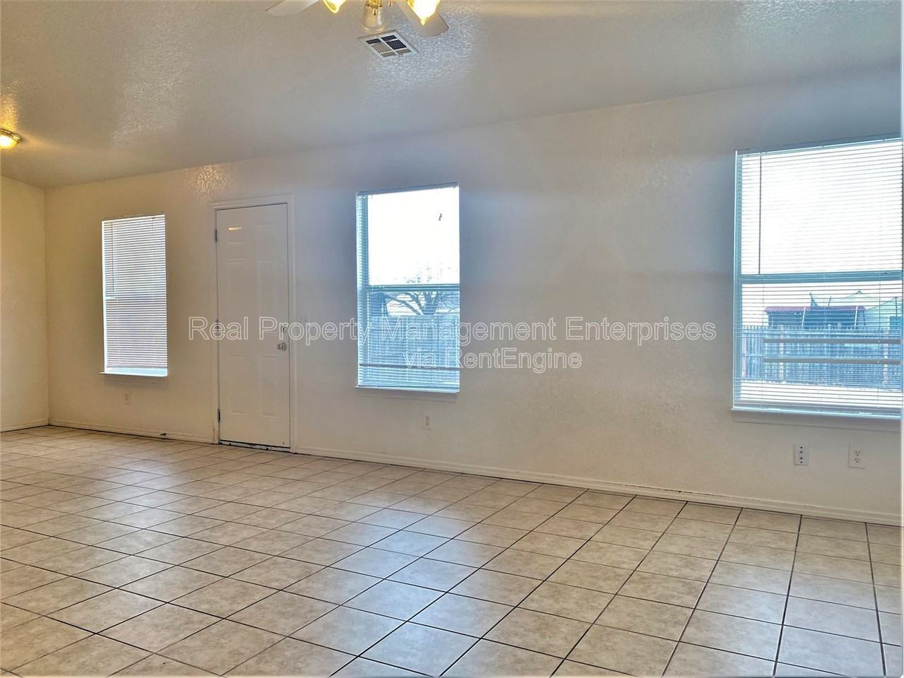 916 Hyacinth Hollow Dr - Photo 2 of 13