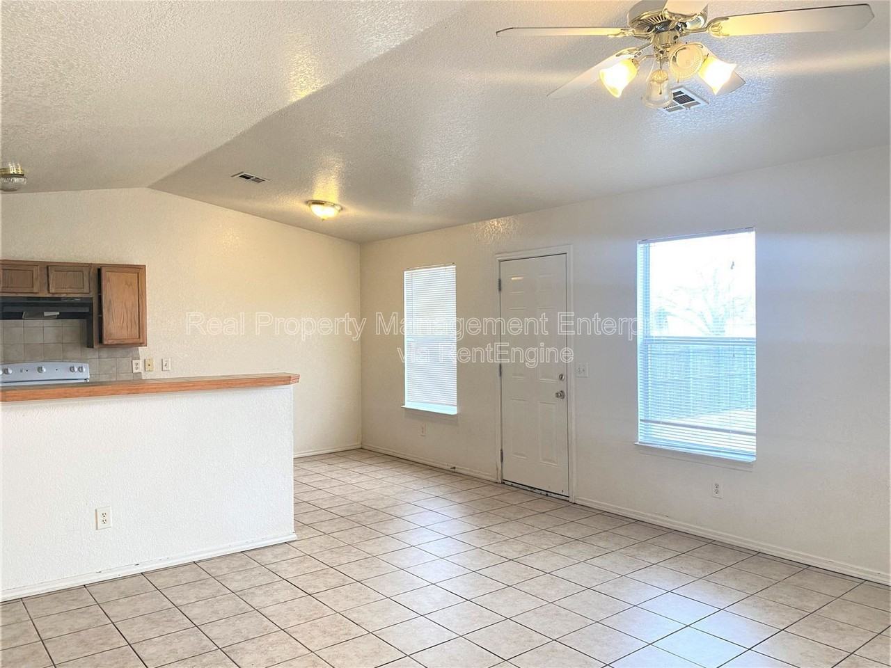 916 Hyacinth Hollow Dr - Photo 4 of 13