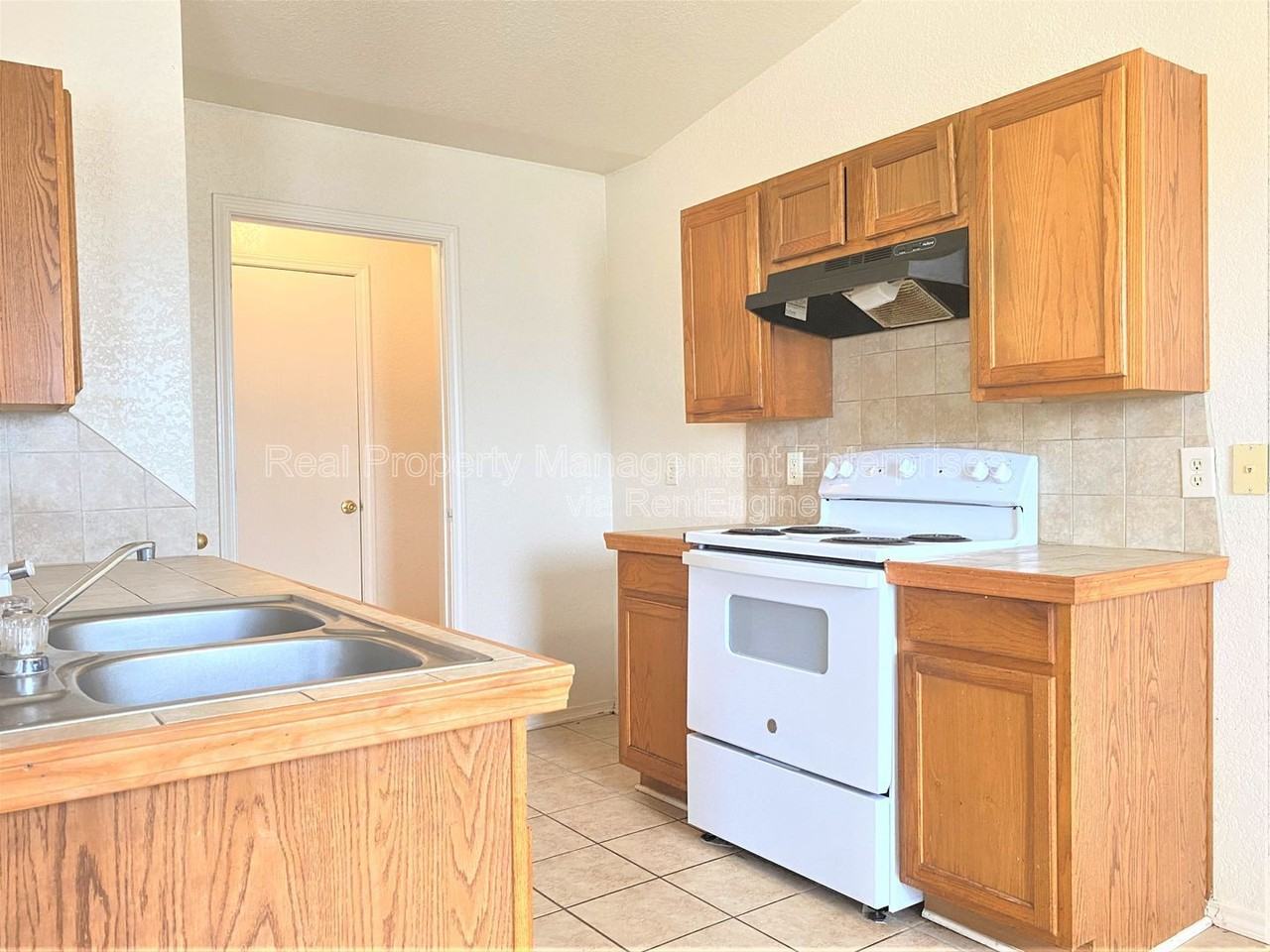 916 Hyacinth Hollow Dr - Photo 5 of 13