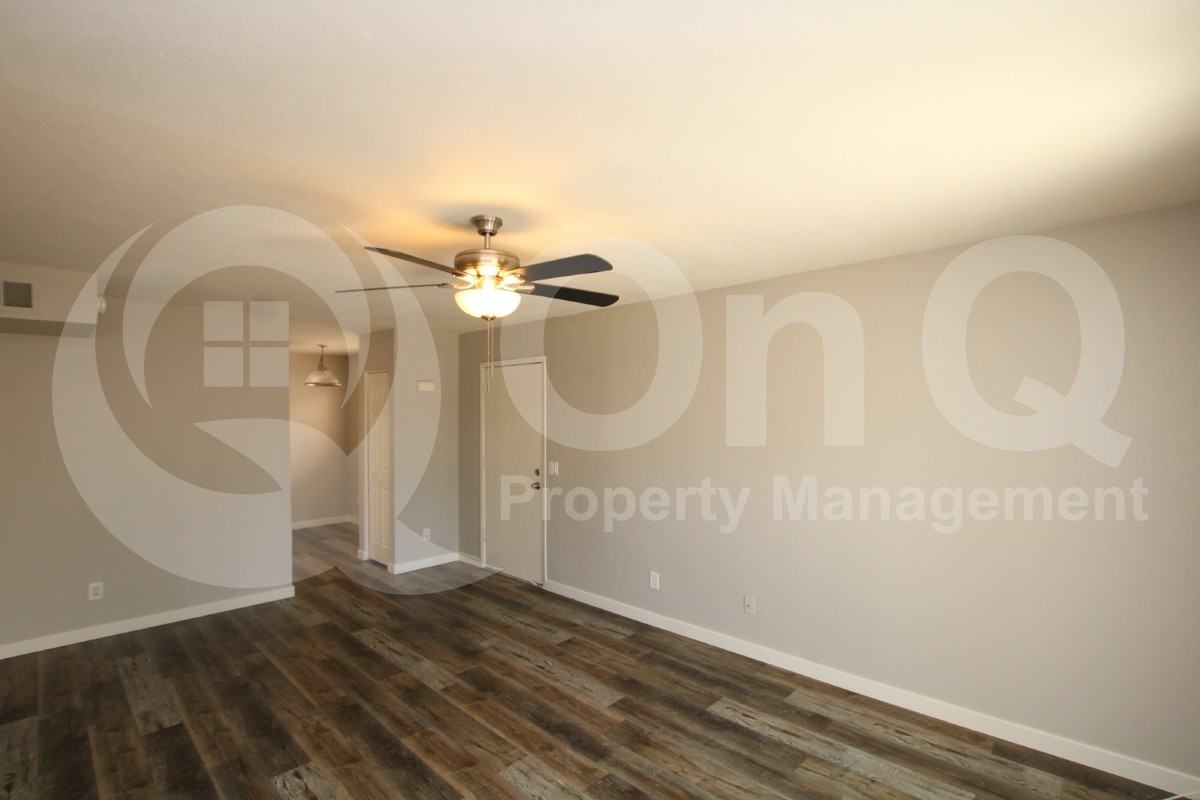 2807 E Paradise Ln #103 - Photo 2 of 15