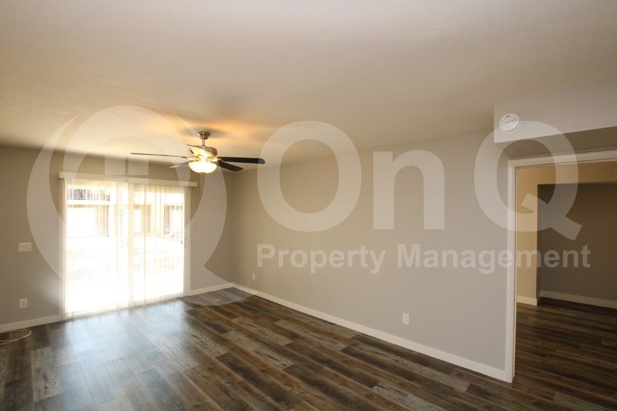 2807 E Paradise Ln #103 - Photo 3 of 15