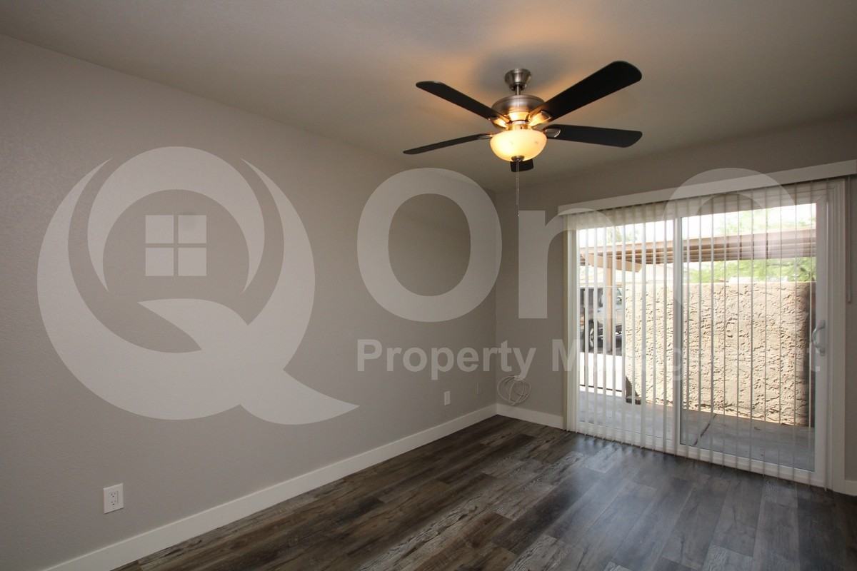 2807 E Paradise Ln #103 - Photo 5 of 15