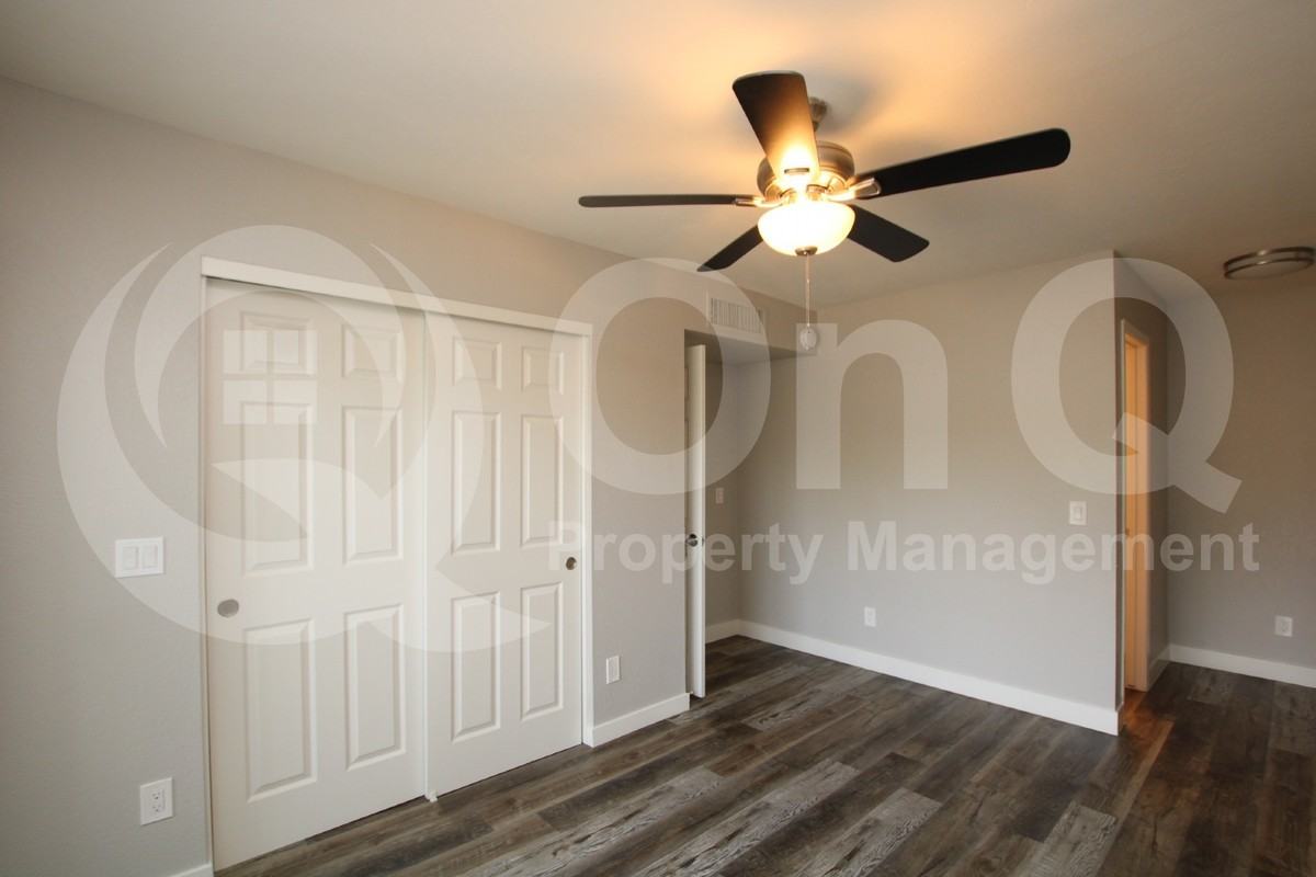 2807 E Paradise Ln #103 - Photo 6 of 15