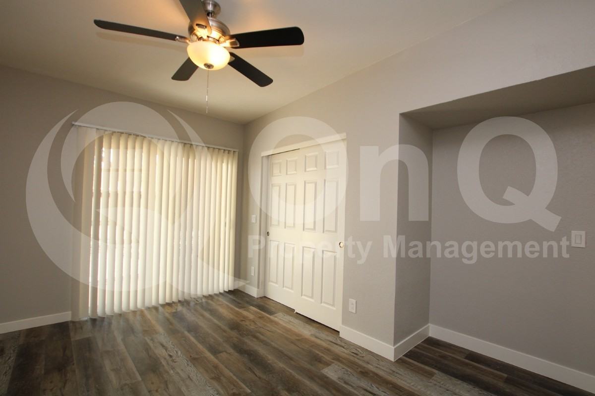 2807 E Paradise Ln #103 - Photo 7 of 15