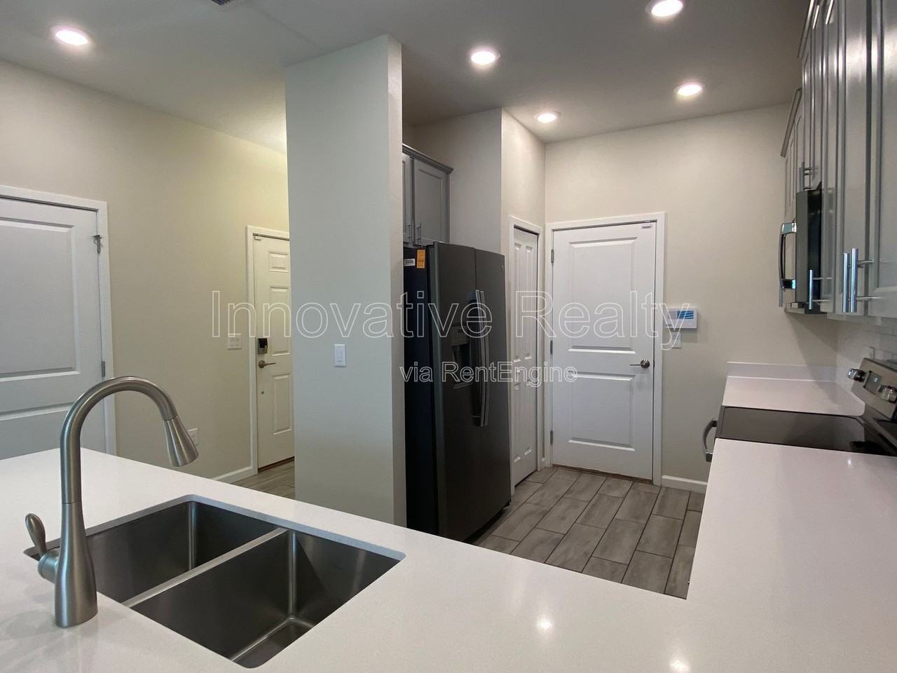 9348 Tecumseh Dr - Photo 3 of 30