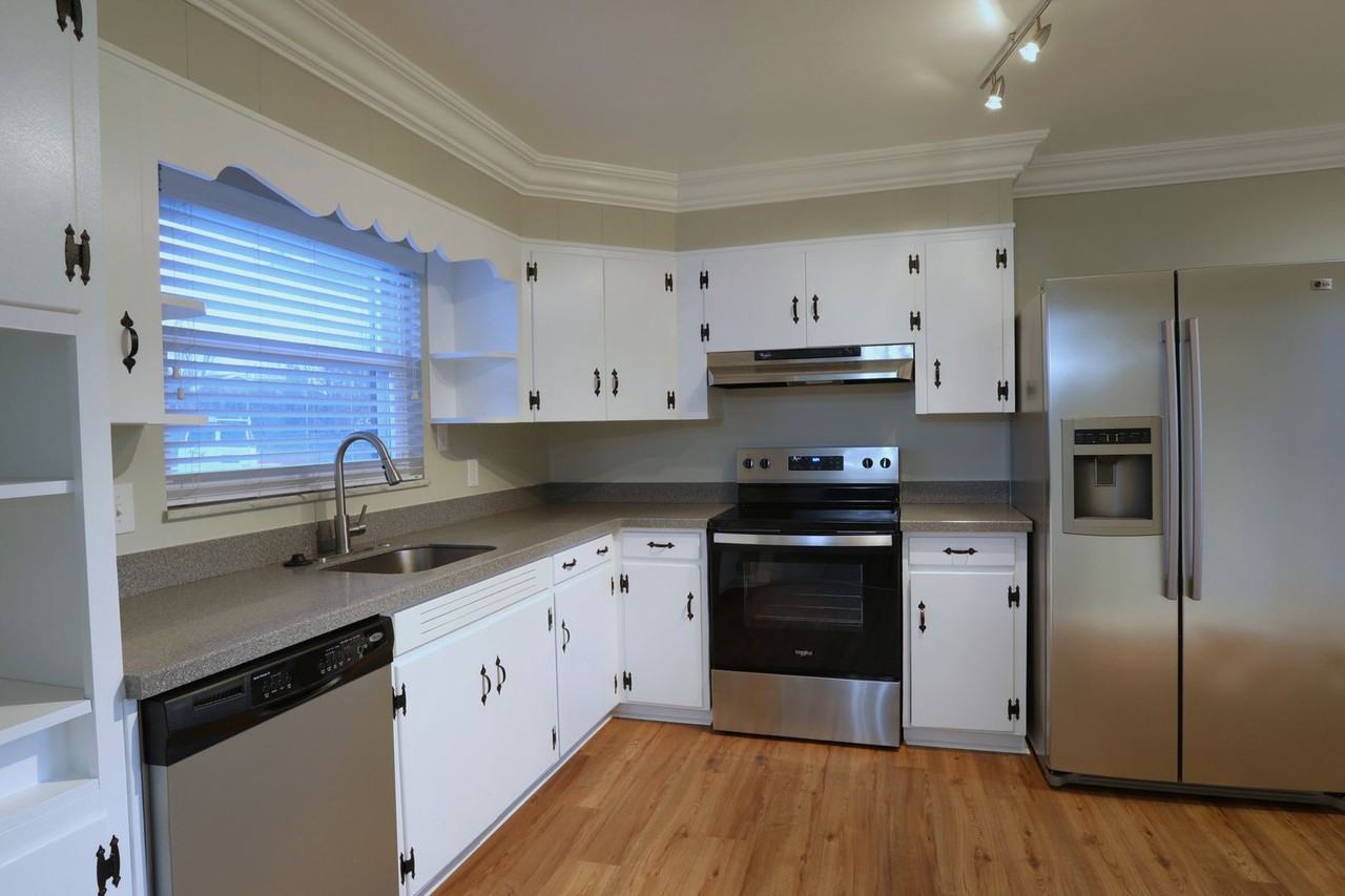 1905 S Hills Dr - Photo 3 of 19